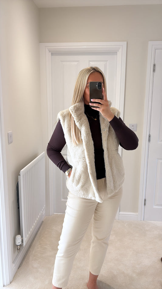 VERA MODA SONJA POPPY FAUX FUR WAISTCOAT OATMEAL