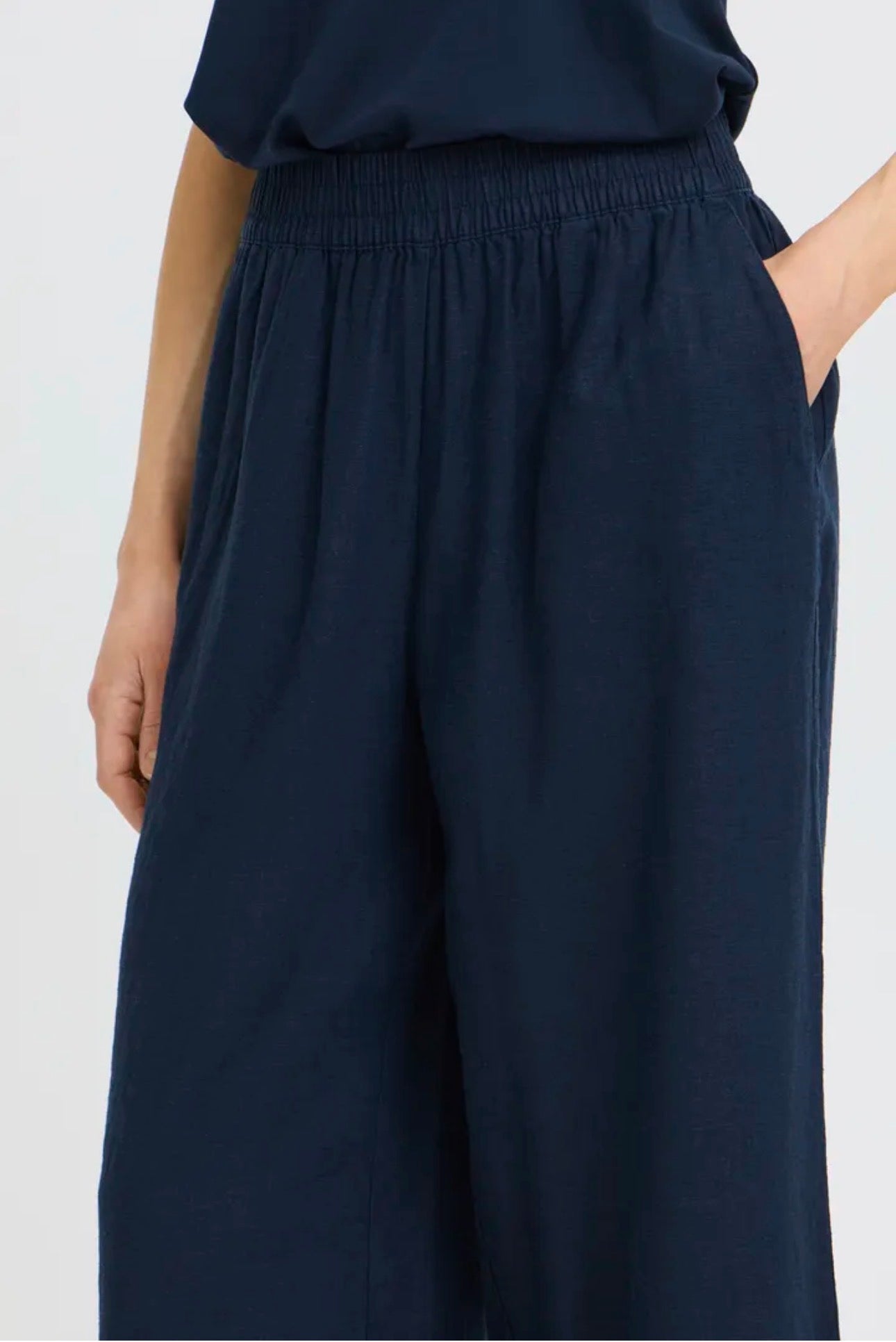 B YOUNG FALAKKA CROP TROUSERS 20813083 COPENHAGAN NIGHT