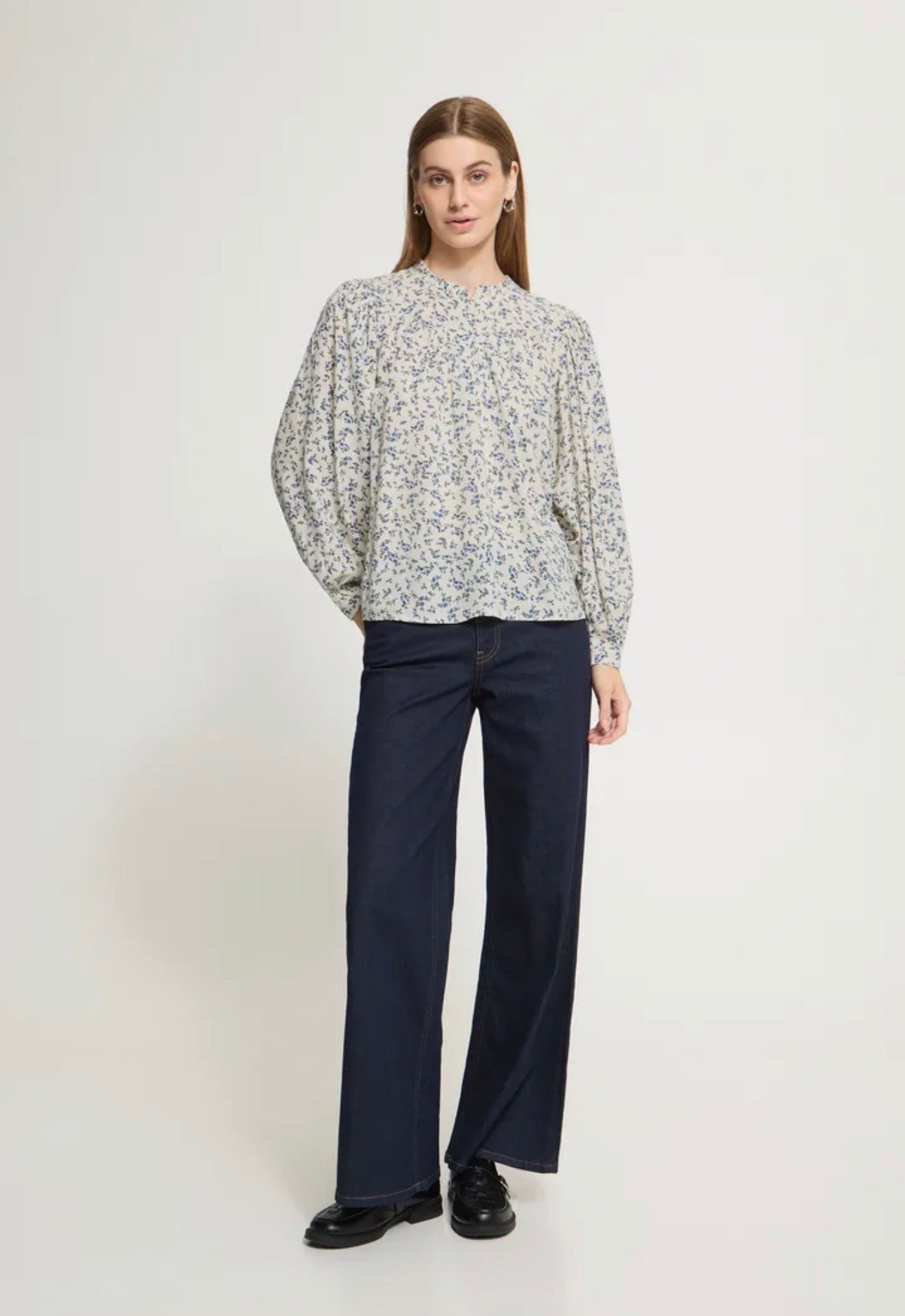 ICHI VERA LS BLOUSE -BIRCH/BLUE FLOWER PRINT