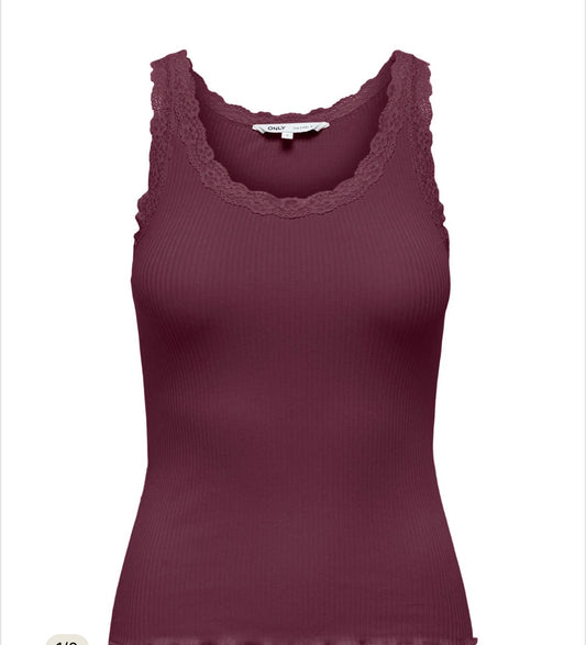 ONLY SARA SHARAI VEST TOP in FIG