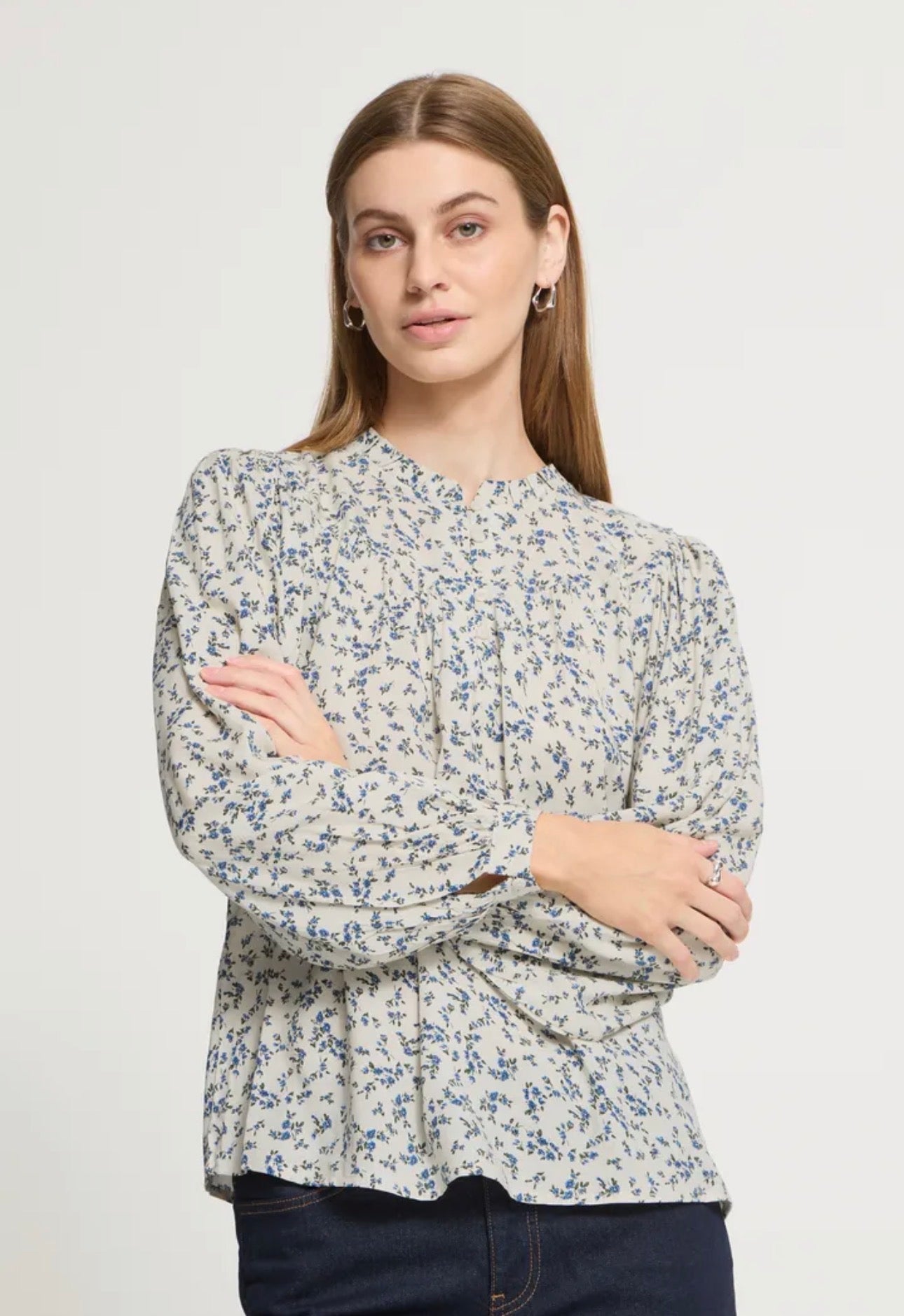 ICHI VERA LS BLOUSE -BIRCH/BLUE FLOWER PRINT