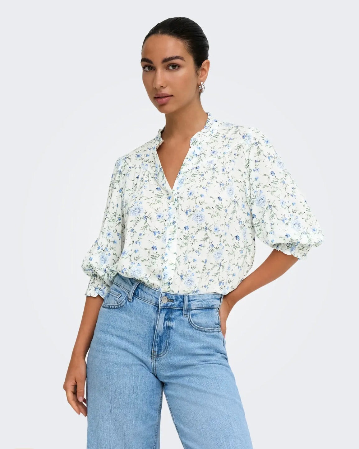 ONLY RAYA 3/4 SLEEVE SHIRT - CLOUD DANCER/RIE FLOWER