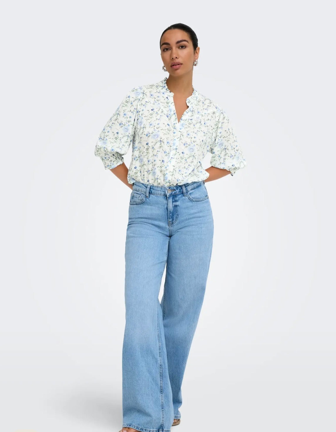 ONLY RAYA 3/4 SLEEVE SHIRT - CLOUD DANCER/RIE FLOWER