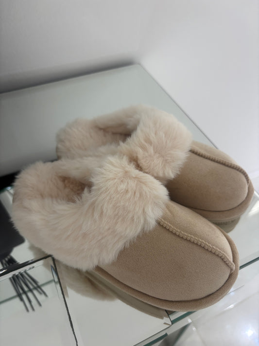 BEIGE FAUX FUR TRIMMED SLIPPERS