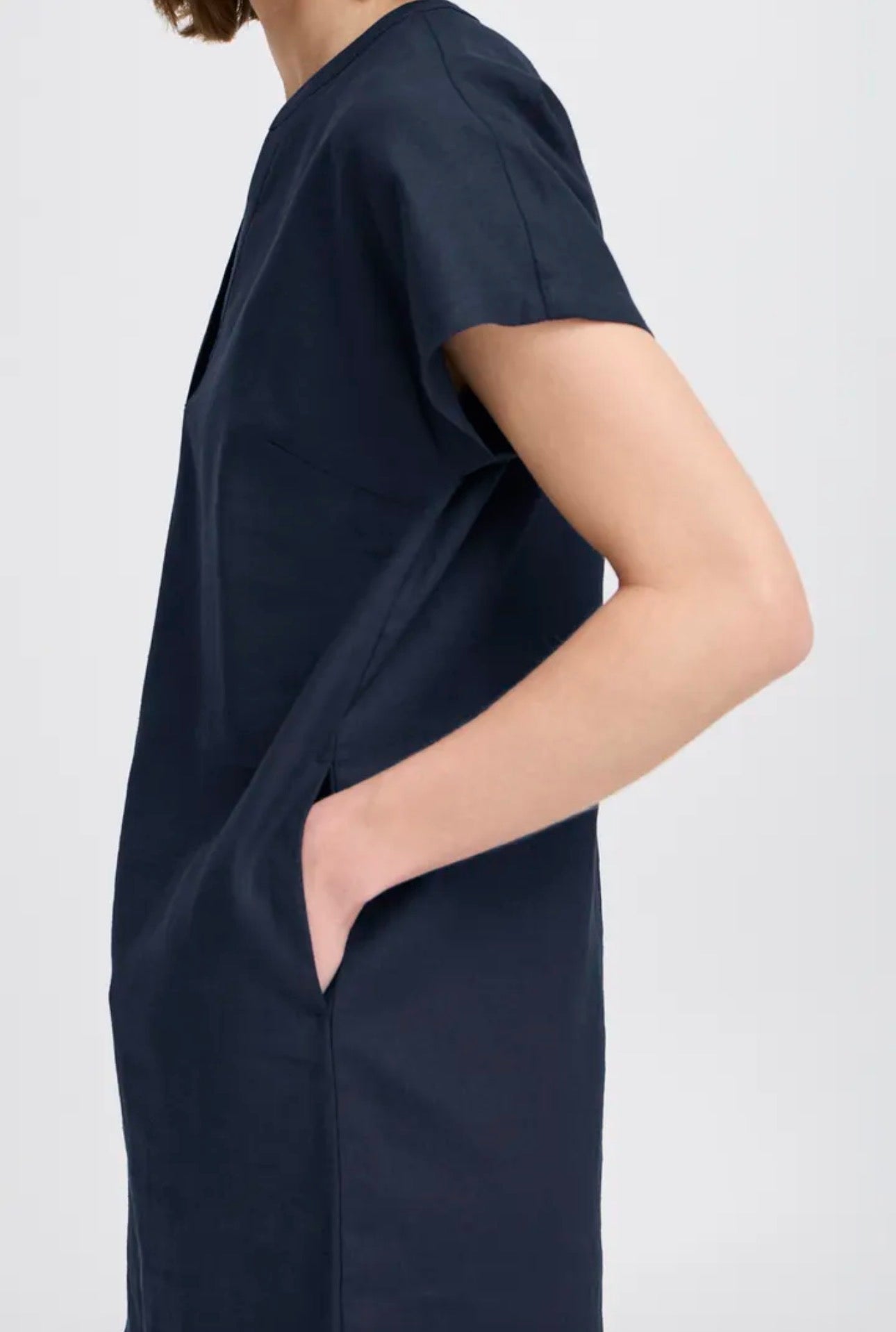 B YOUNG FALAKKA V NECK DRESS 20811336 COPENHAGEN NIGHT