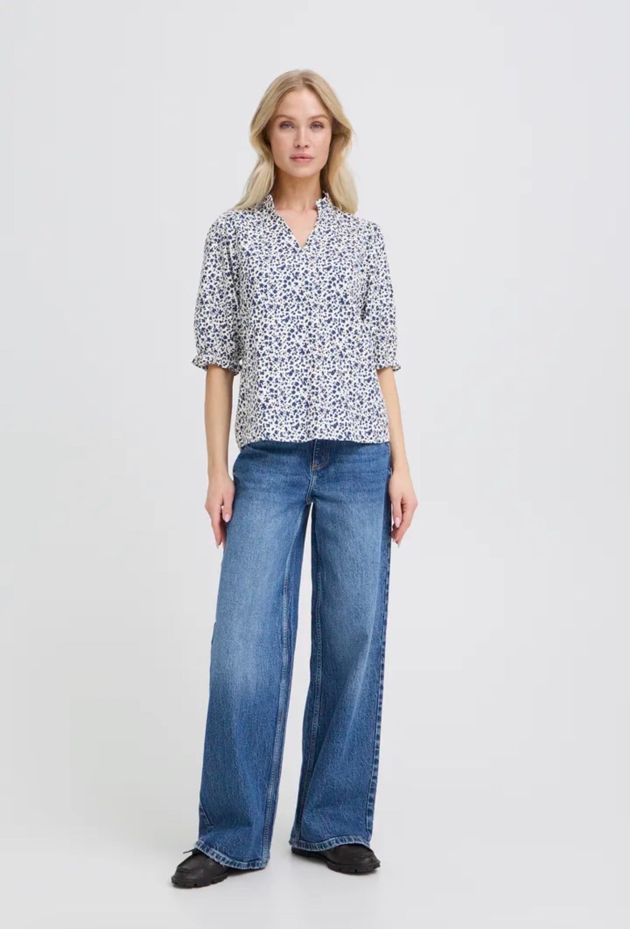 B YOUNG FALAKKA PUFF BLOUSE 20818825 MEDIEVAL BLUE FLOWER