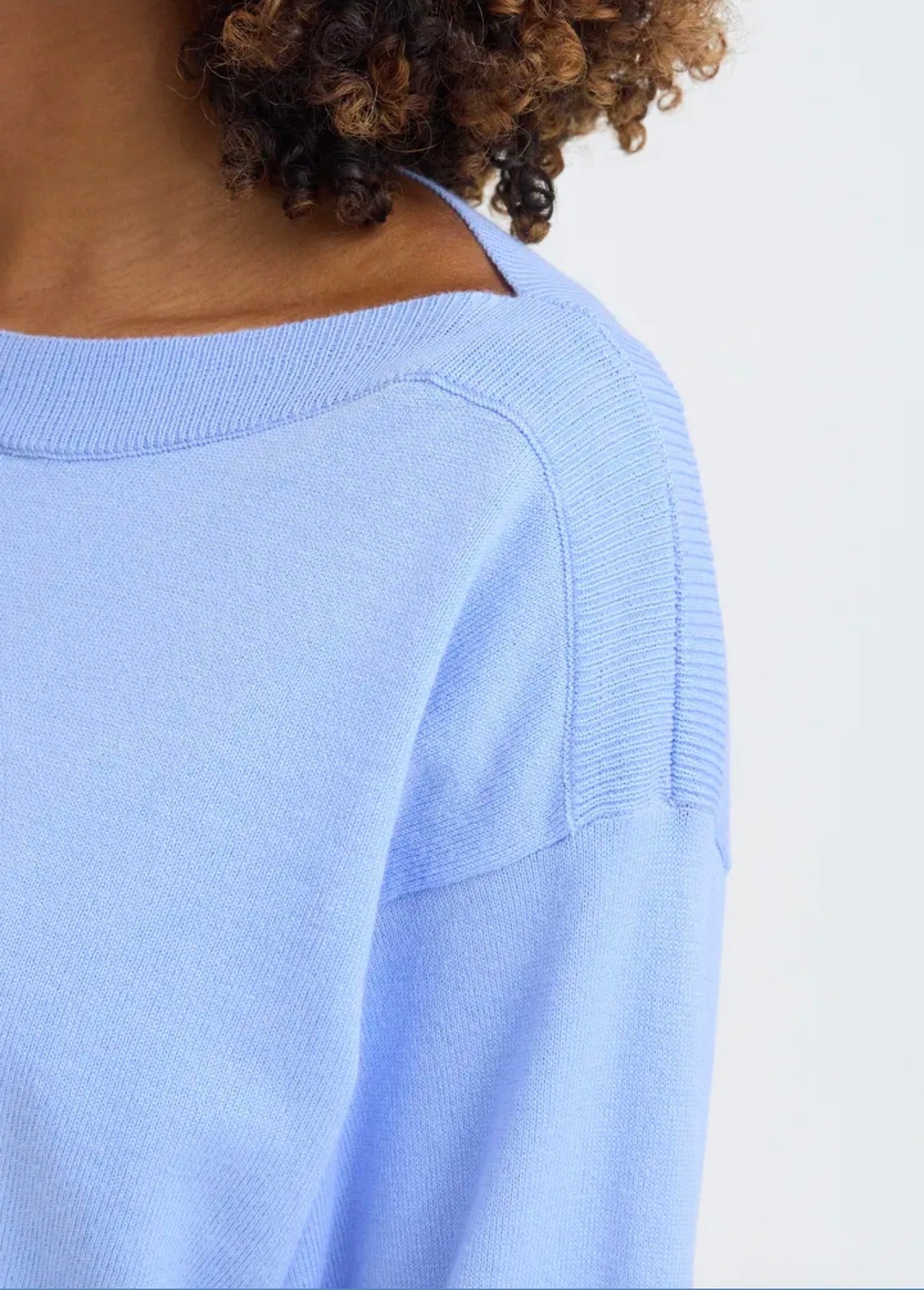 ICHI LULS BOAT NECK LS PULLOVER in POWDER BLUE