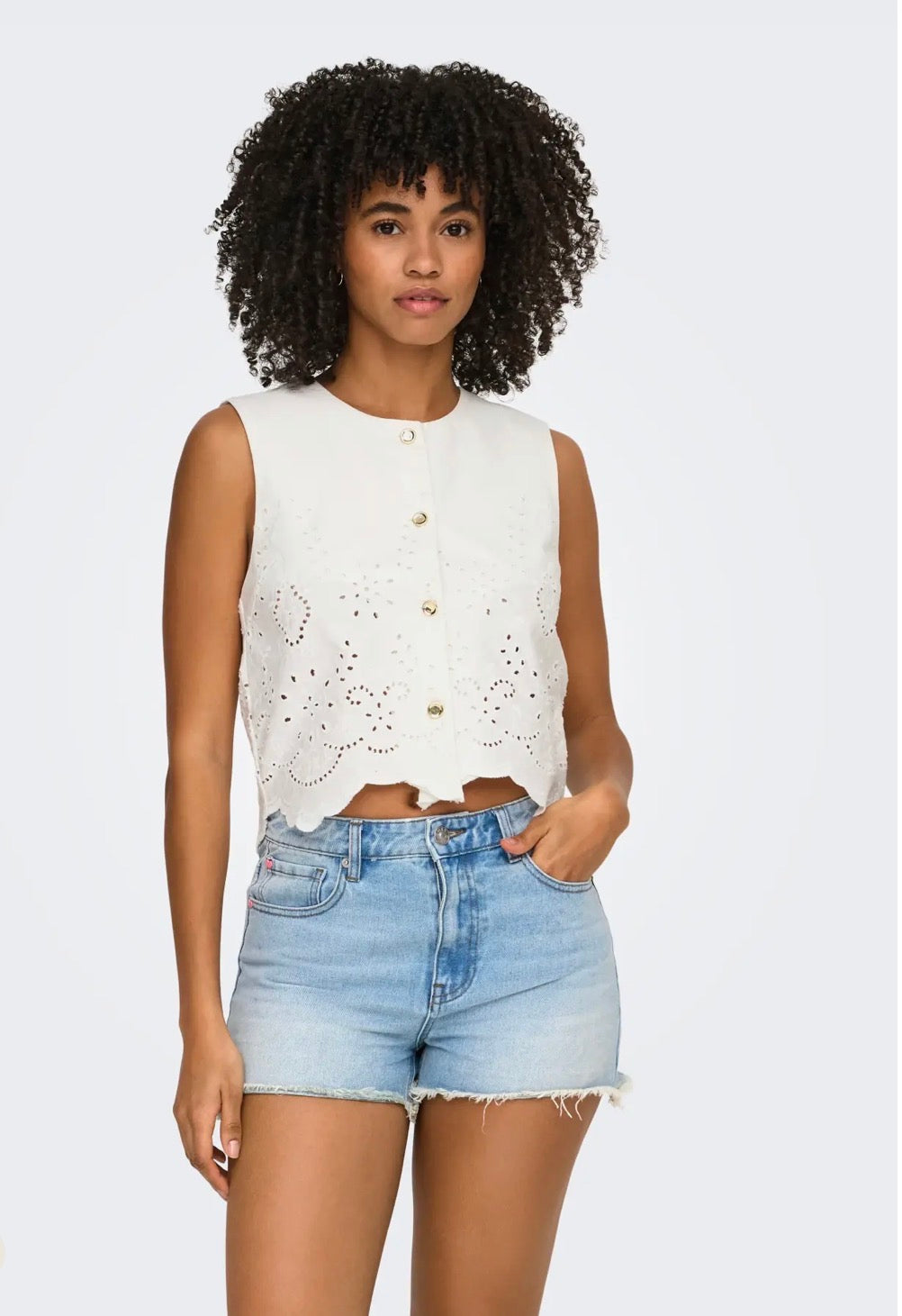 ONLY REYA S/L BRODERIE ANGLAISE WAISTCOAT CLOUD DANCER