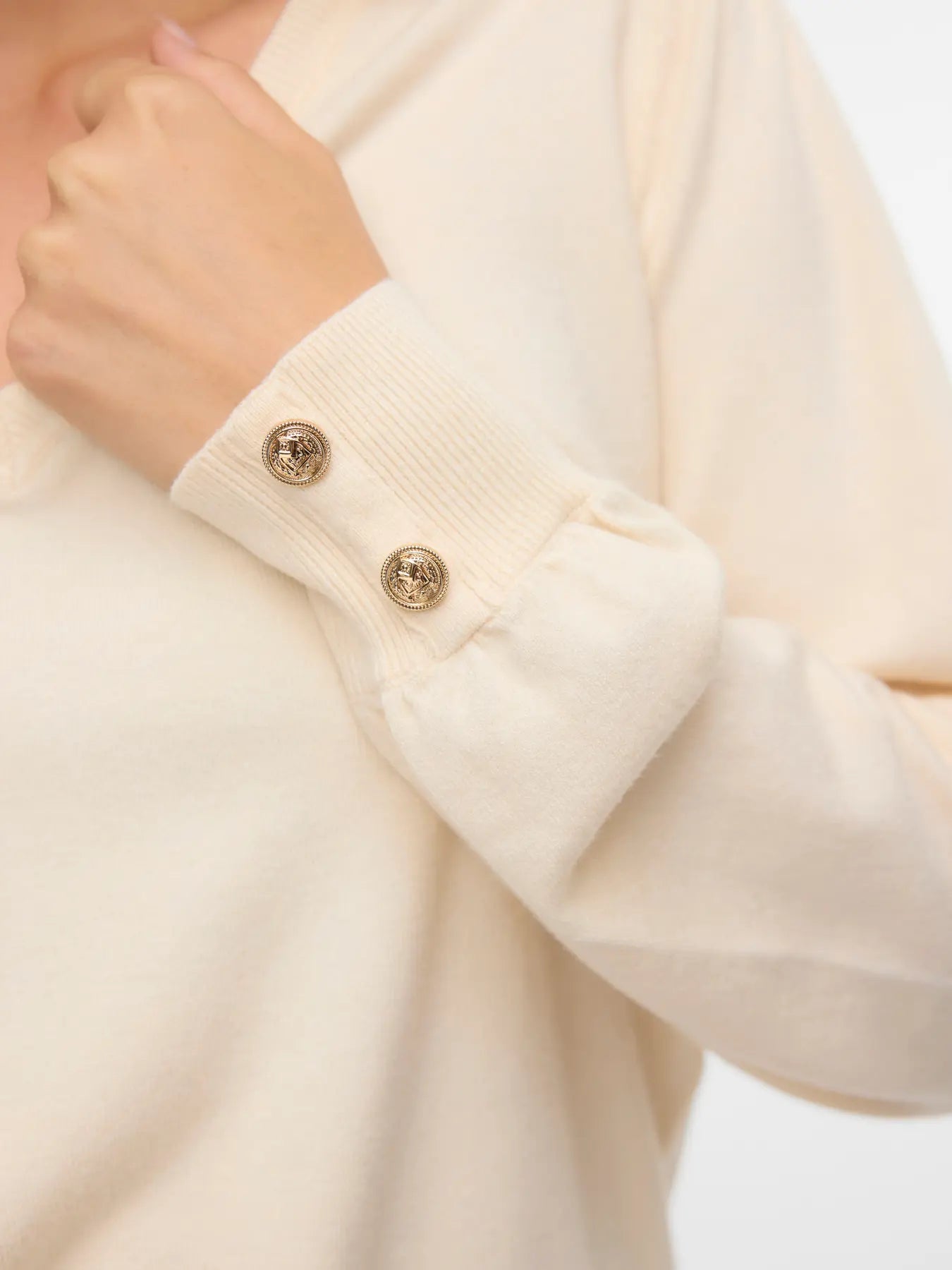 VERO MODA HOLLYKARIS LS V-NECK PULLOVER BIRCH / GOLD BUTTONS